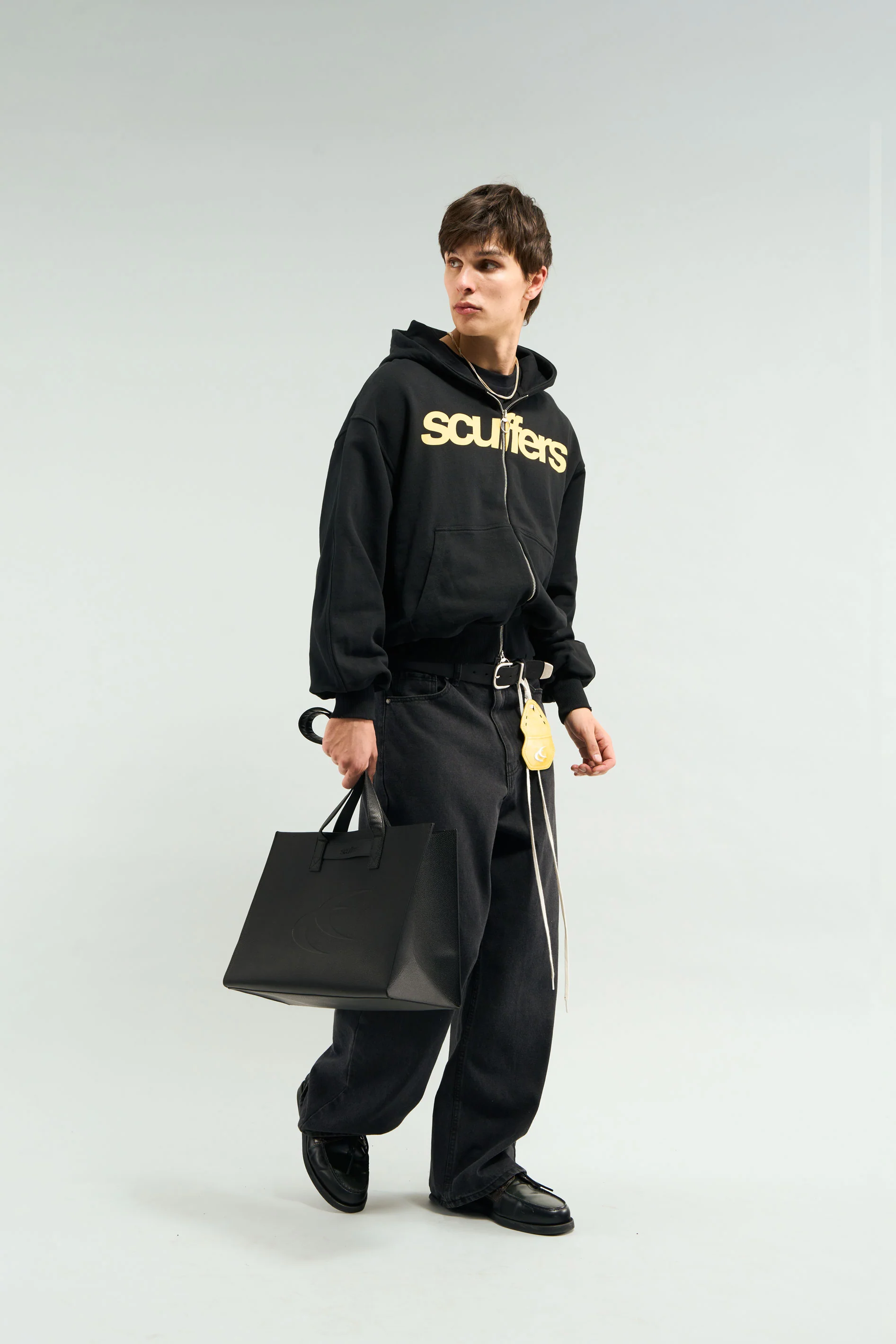 Essential Black Zipper - Image 4