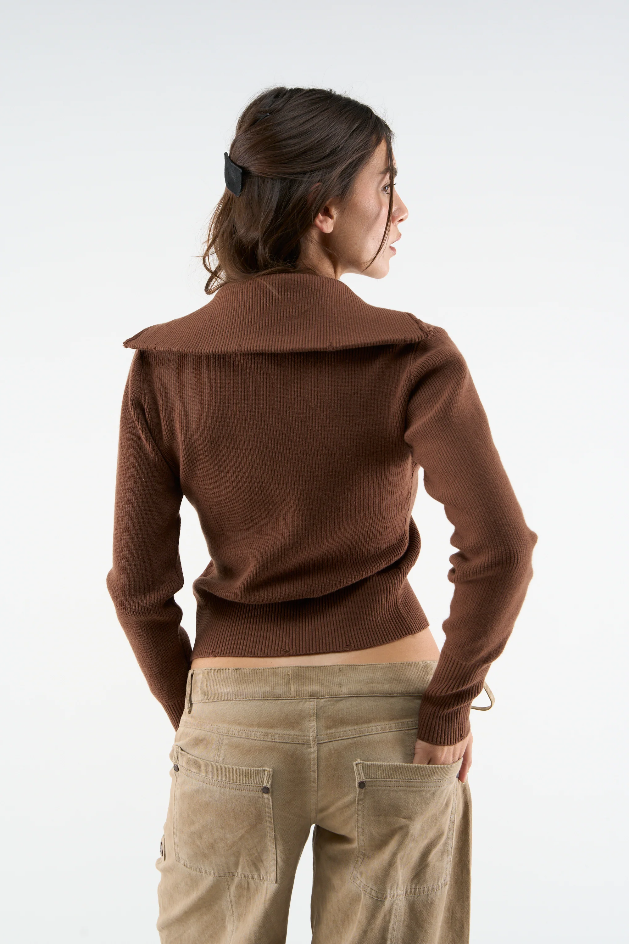 Nusa Brown Zipper - Image 3
