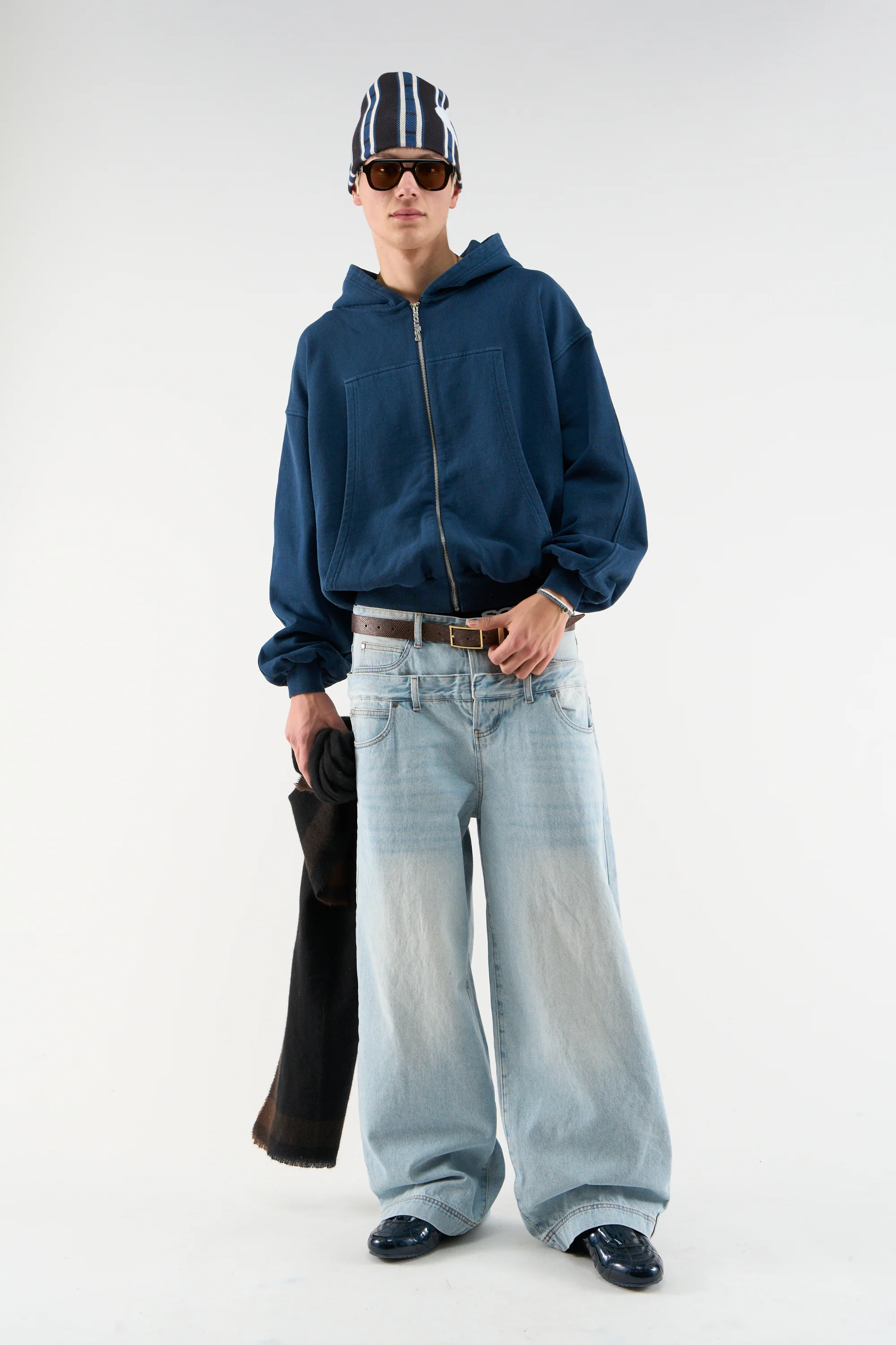 Pick Pocket Navy Zipper - Image 2