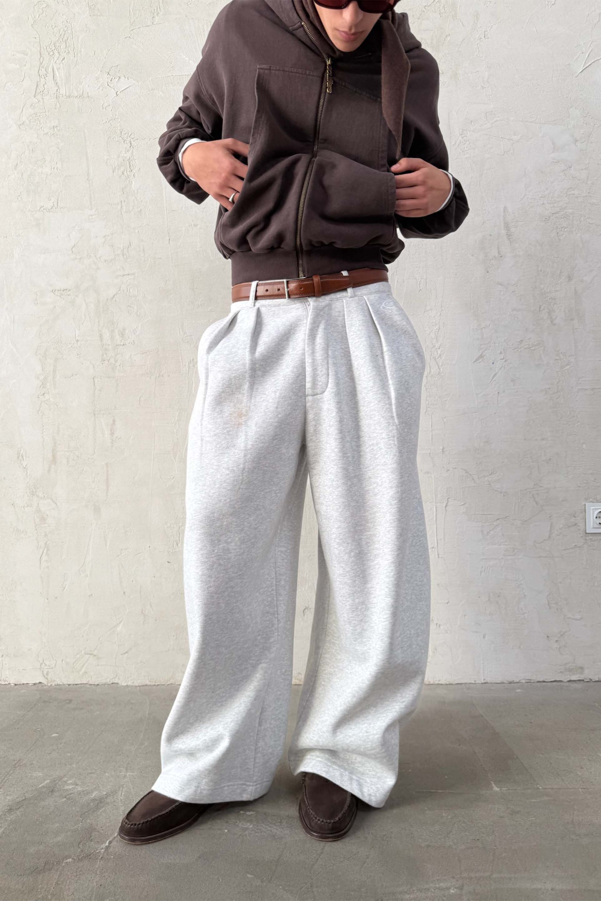 Shell Light Grey Sweatpants - Image 9