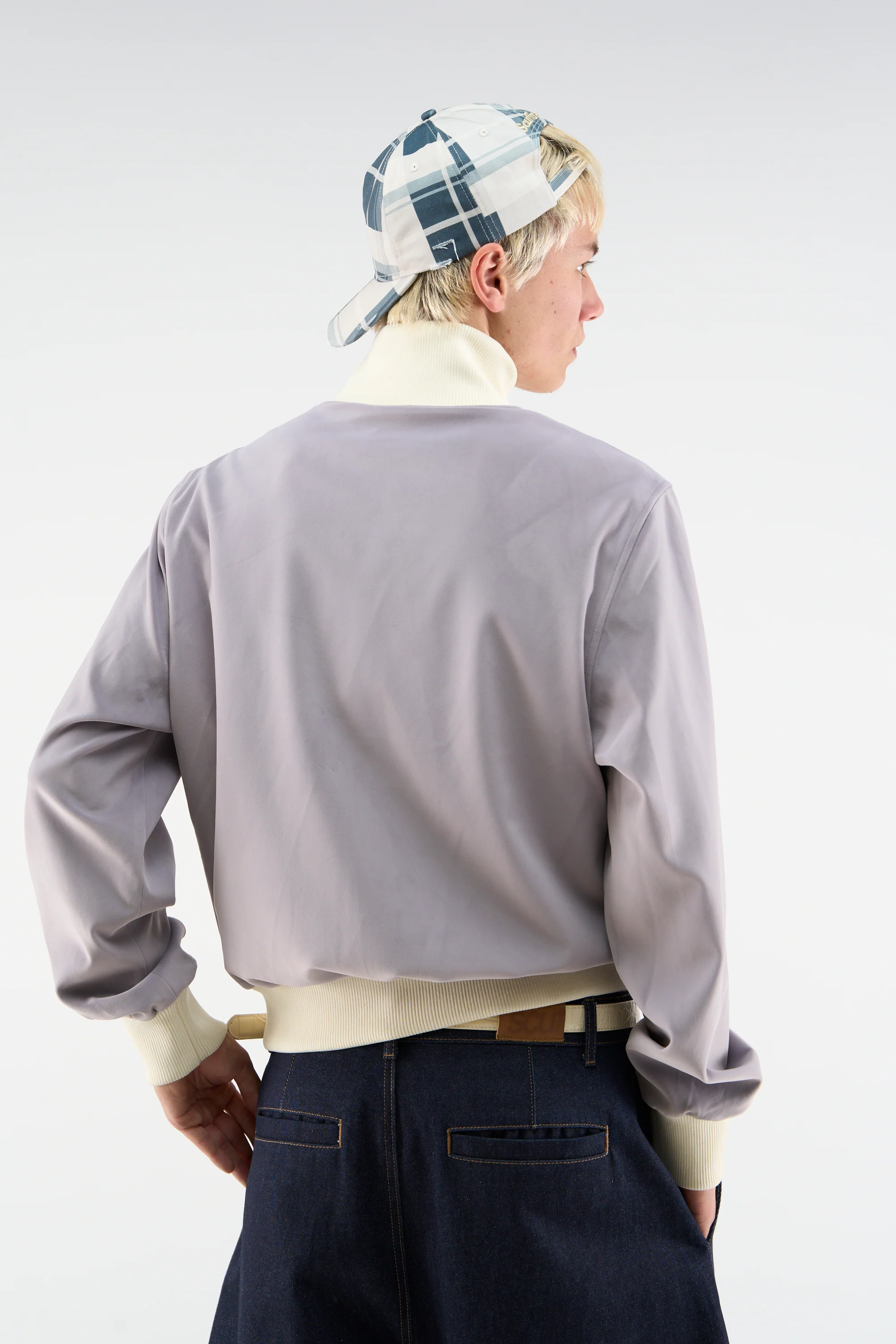 Snow Light Grey Zipper - Image 3