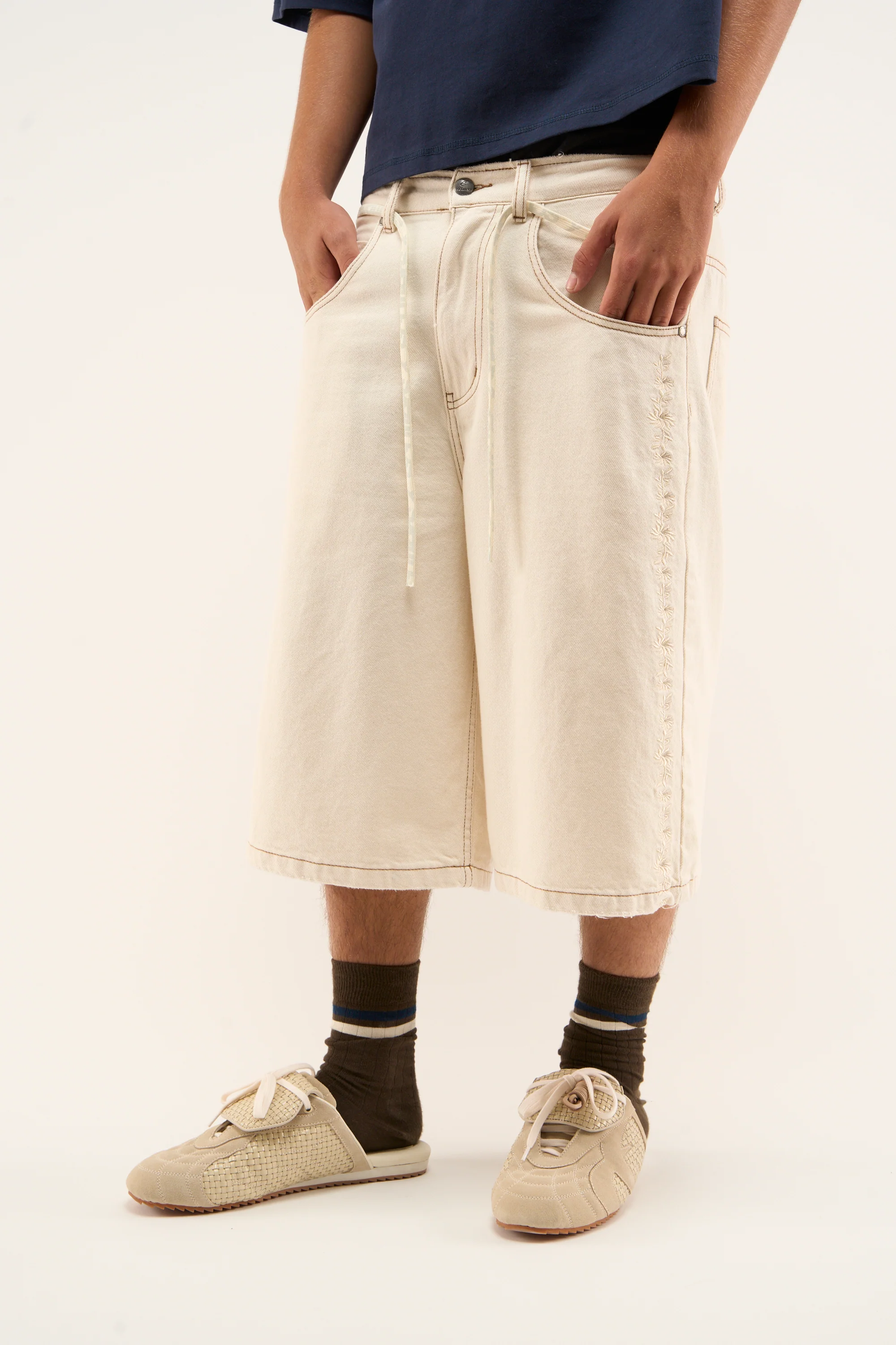 Woodstock Ecru Shorts - Image 4