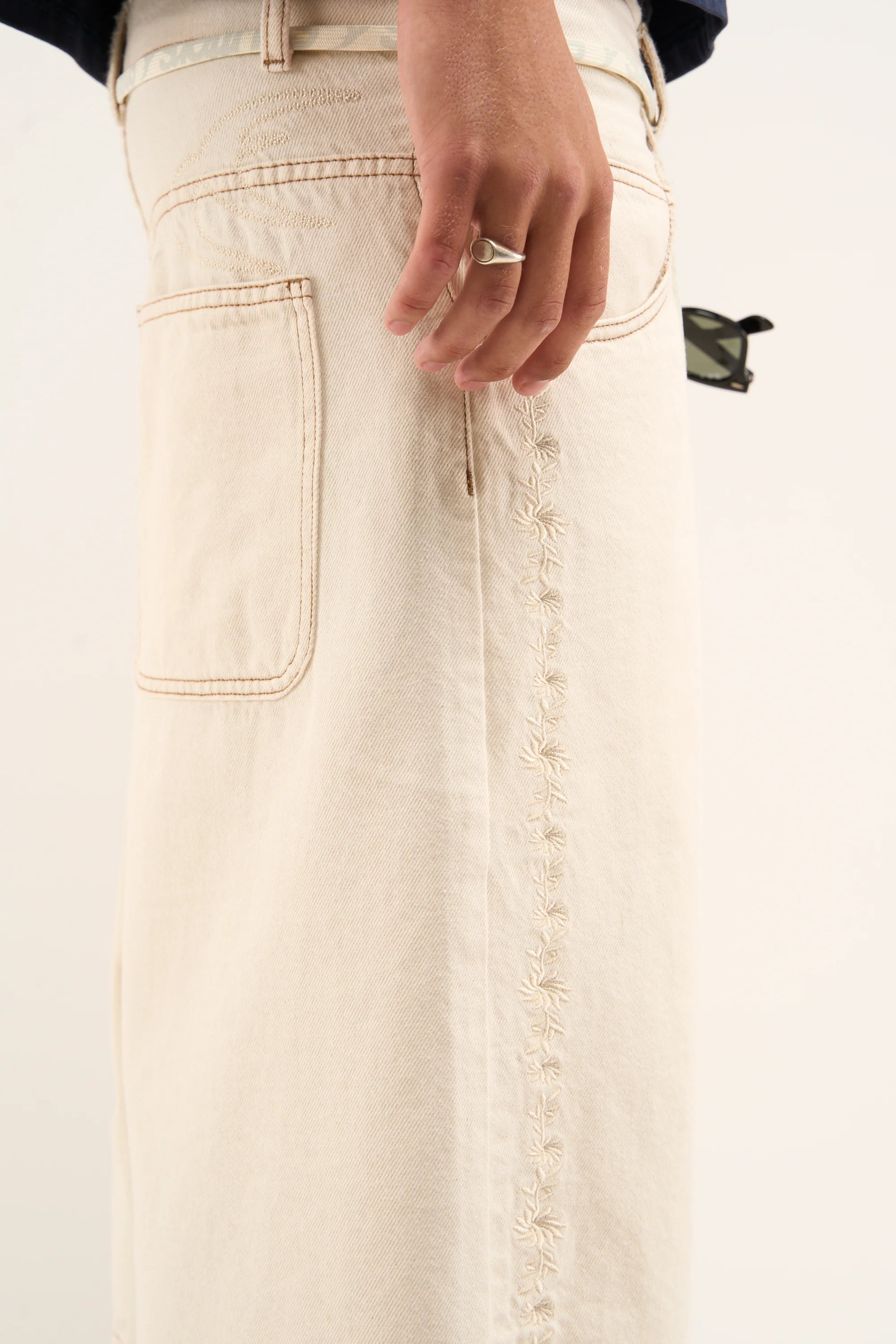 Woodstock Ecru Shorts - Image 8